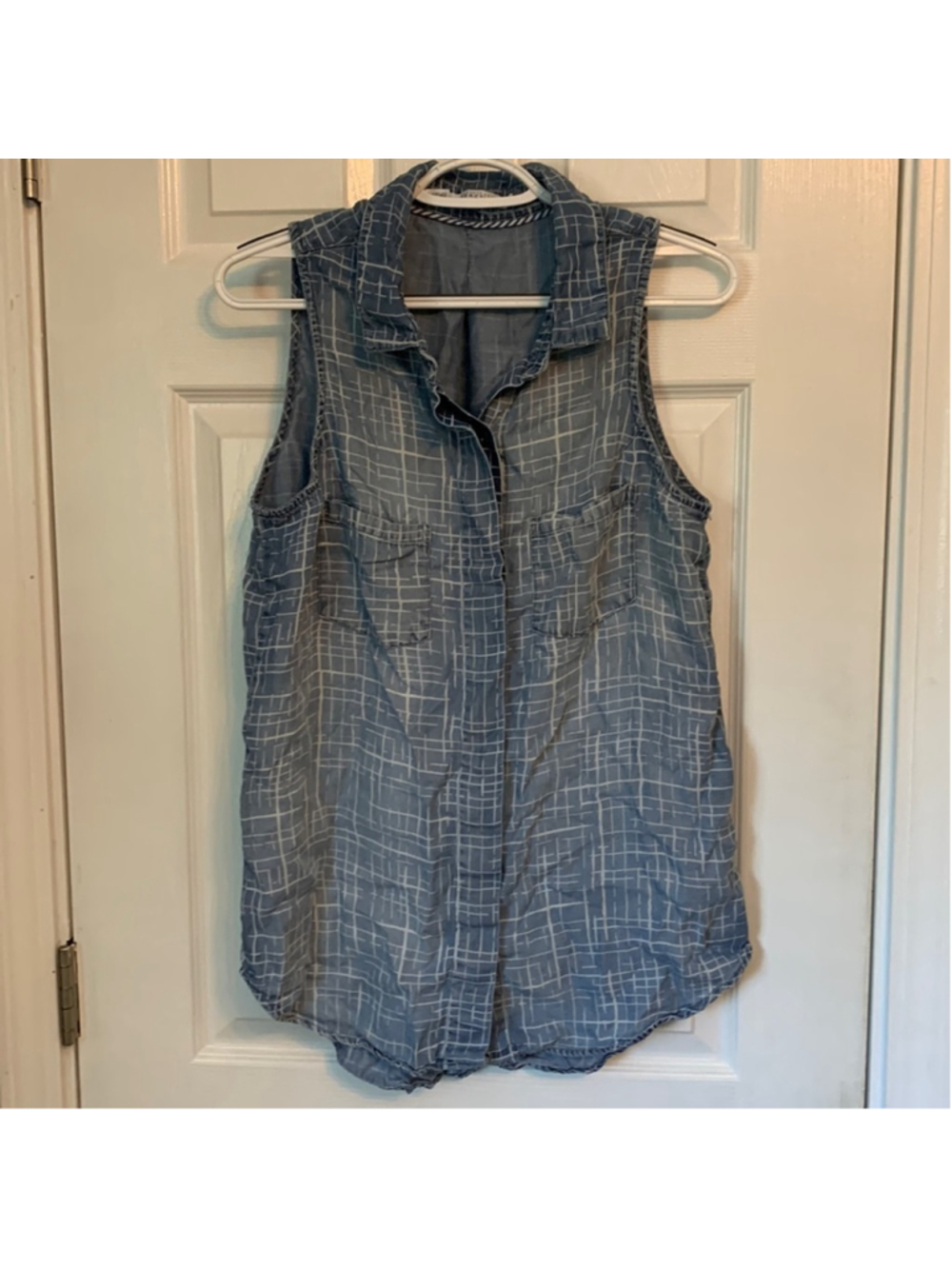Kenneth Cole Jean look sleeveless blouse